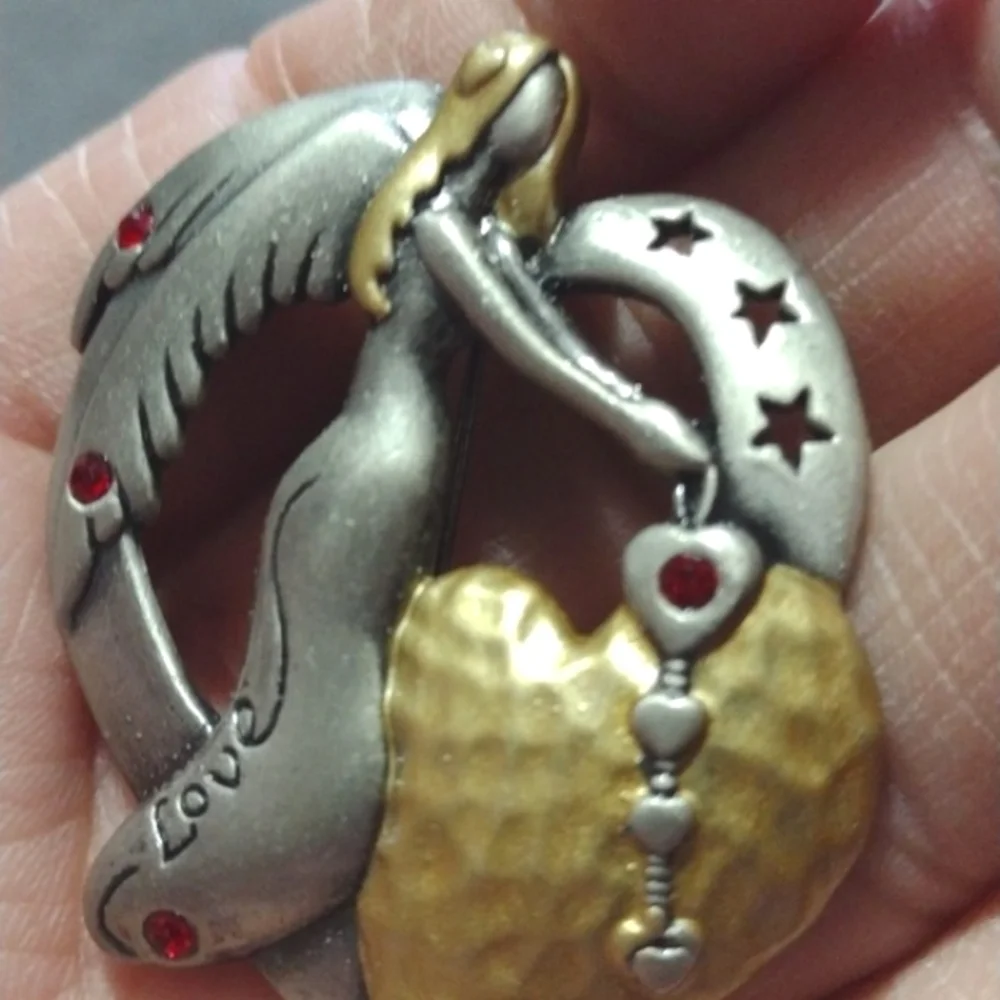 DD SIGNED PEWTER ANGEL WITH HEART/STARS RED RHINESTONE 1.8